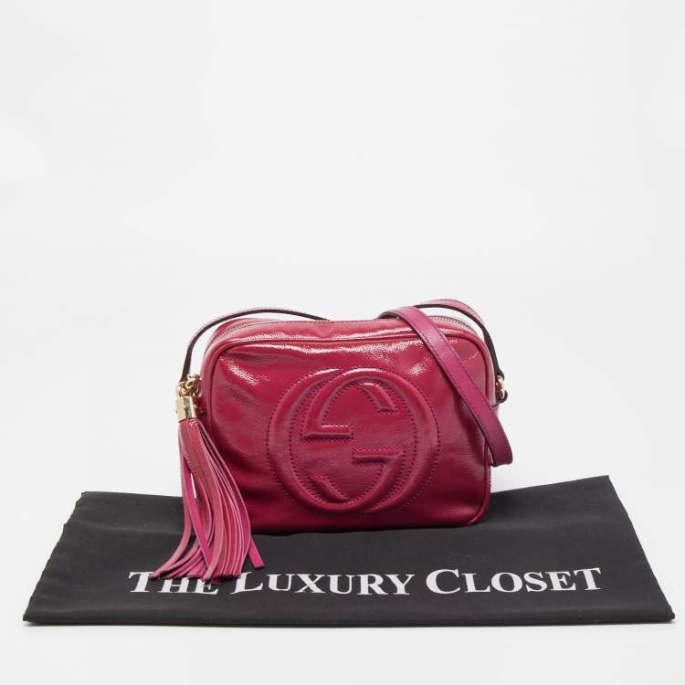 Pre Owned Gucci Magenta Patent Leather Small Soho Disco Crossbody Bag
