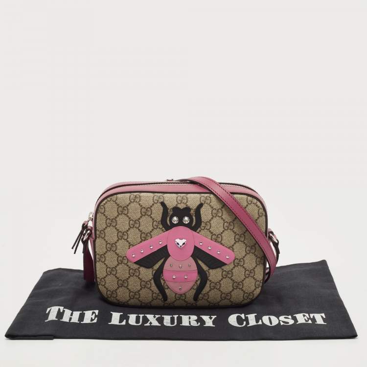Pre Owned Gucci Old Rose/Beige GG Supreme Canvas and Leather Bee Embellishment Camera Crossbody Bag