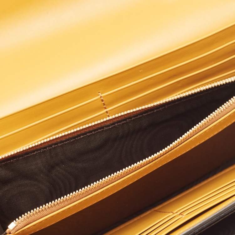 مملوكة مسبقًا Gucci Tricolor GG Supreme Canvas and Leather Continental Wallet on Chain