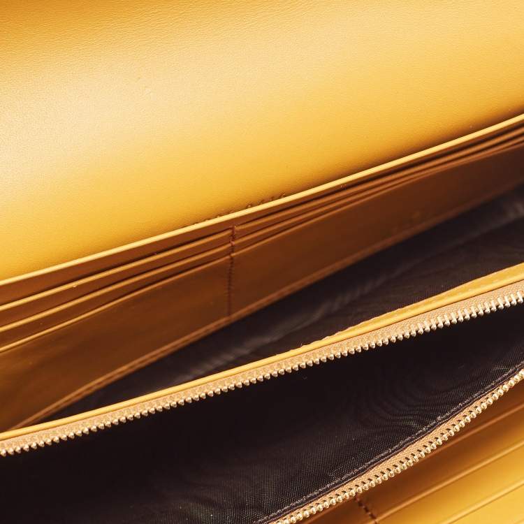 مملوكة مسبقًا Gucci Tricolor GG Supreme Canvas and Leather Continental Wallet on Chain