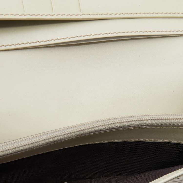 مملوكة مسبقًا Gucci Cream Guccissima Leather Flap Continental Wallet
