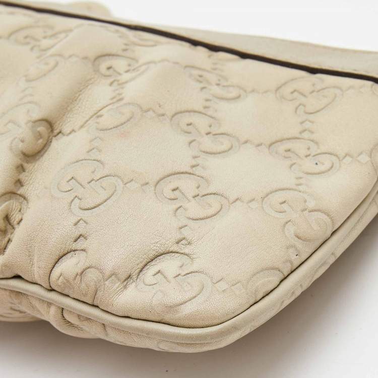 مملوكة مسبقًا Gucci Off-White Guccissima Leather Interlocking G Wristlet Clutch