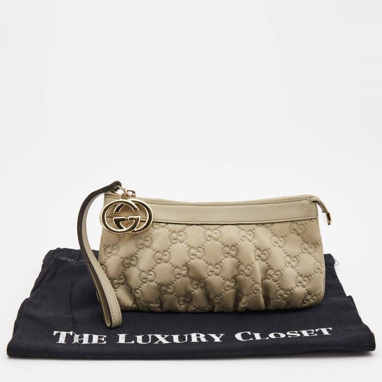 مملوكة مسبقًا Gucci Off-White Guccissima Leather Interlocking G Wristlet Clutch