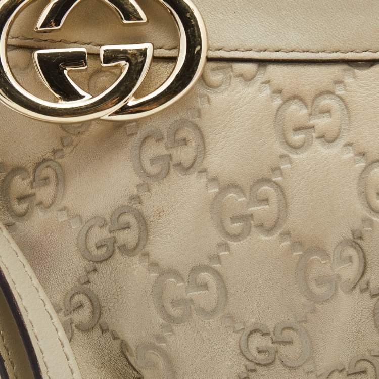 مملوكة مسبقًا Gucci Off-White Guccissima Leather Interlocking G Wristlet Clutch