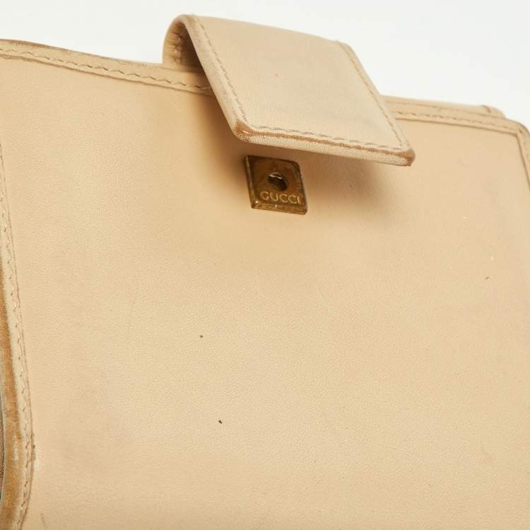Pre Owned Gucci Cream Leather French Wallet