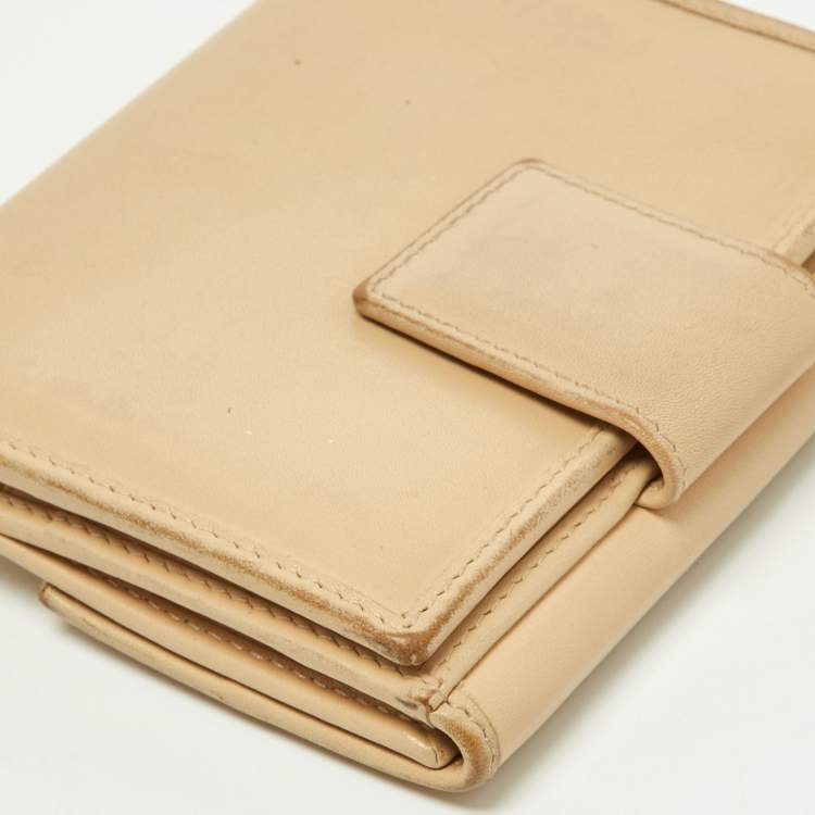 Pre Owned Gucci Cream Leather French Wallet