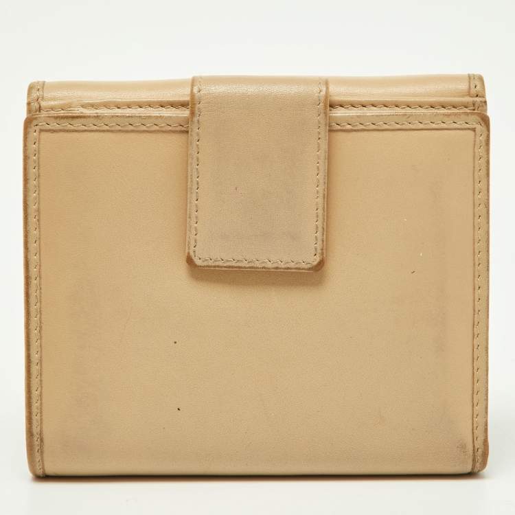 Pre Owned Gucci Cream Leather French Wallet