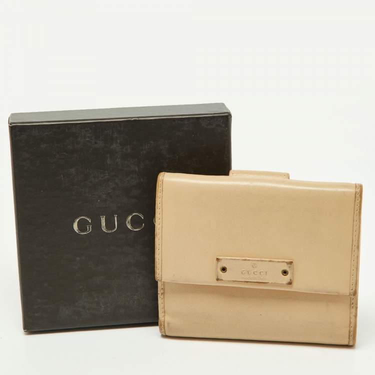 Pre Owned Gucci Cream Leather French Wallet