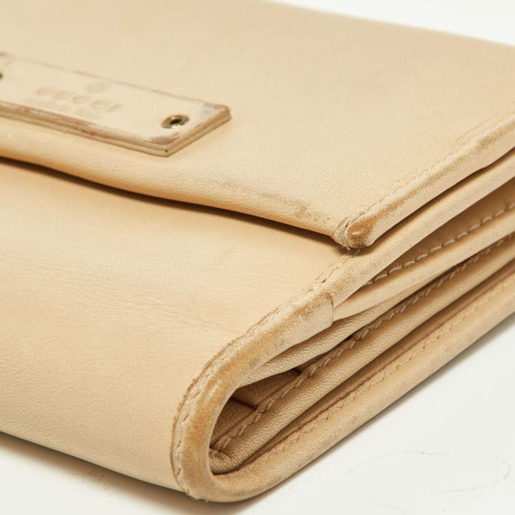 Pre Owned Gucci Cream Leather French Wallet