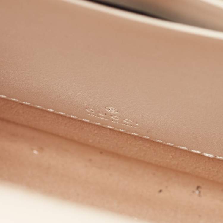 Pre Owned Gucci Off White Matelassé Leather Mini GG Marmont Phone Crossbody Bag