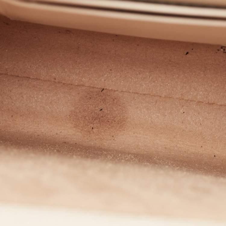 Pre Owned Gucci Off White Matelassé Leather Mini GG Marmont Phone Crossbody Bag