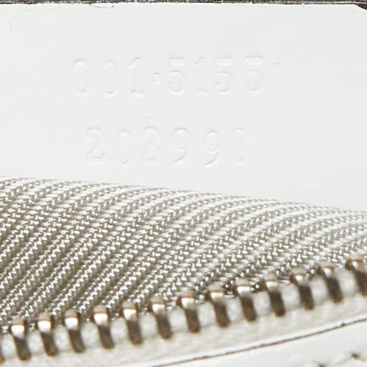 مملوكة مسبقًا Gucci White Microguccissima Leather Zip Baguette Bag