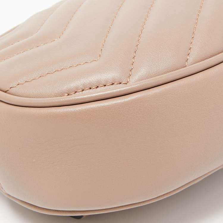 Pre Owned Gucci Beige Matelassé Leather GG Marmont Belt Bag 