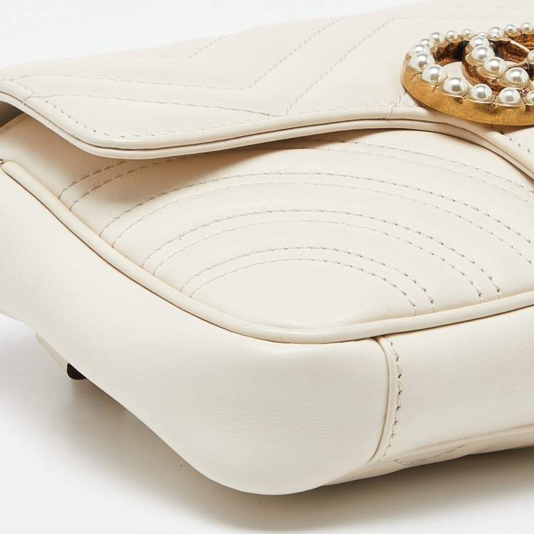 Pre Owned Gucci Off White Matelassé Leather GG Pearl Marmont Chain Belt Bag