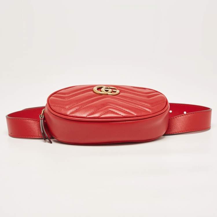 مملوكة مسبقًا Gucci Red Matelassé Leather GG Marmont Belt Bag