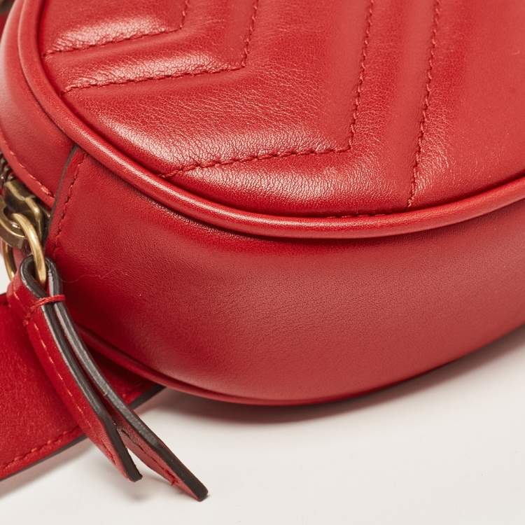 مملوكة مسبقًا Gucci Red Matelassé Leather GG Marmont Belt Bag