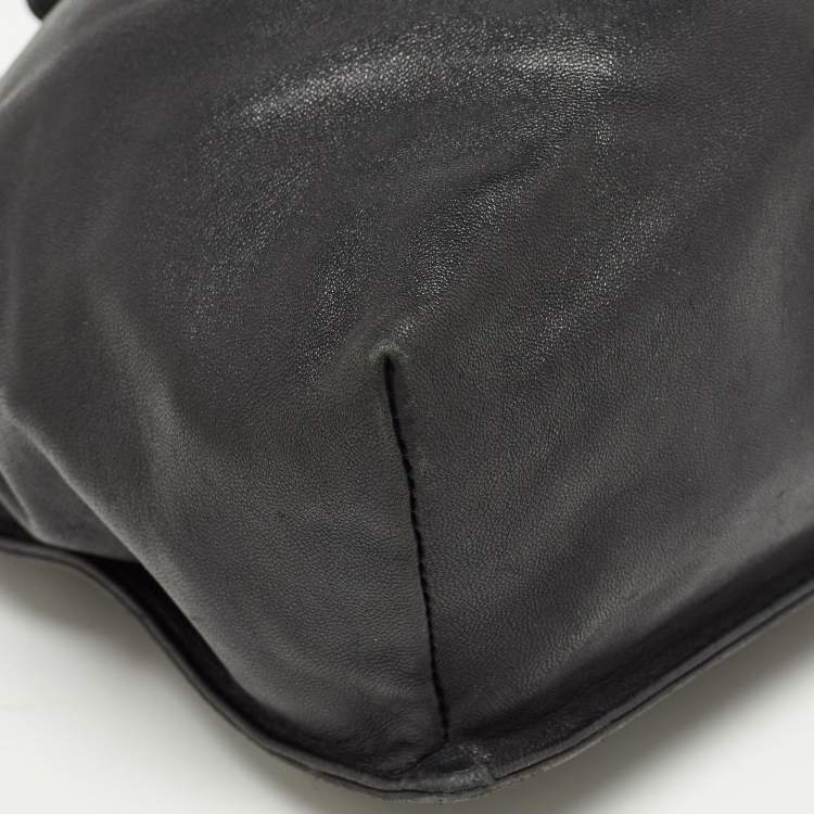 مملوكة مسبقًا Gucci Black Leather Drawstring Hobo