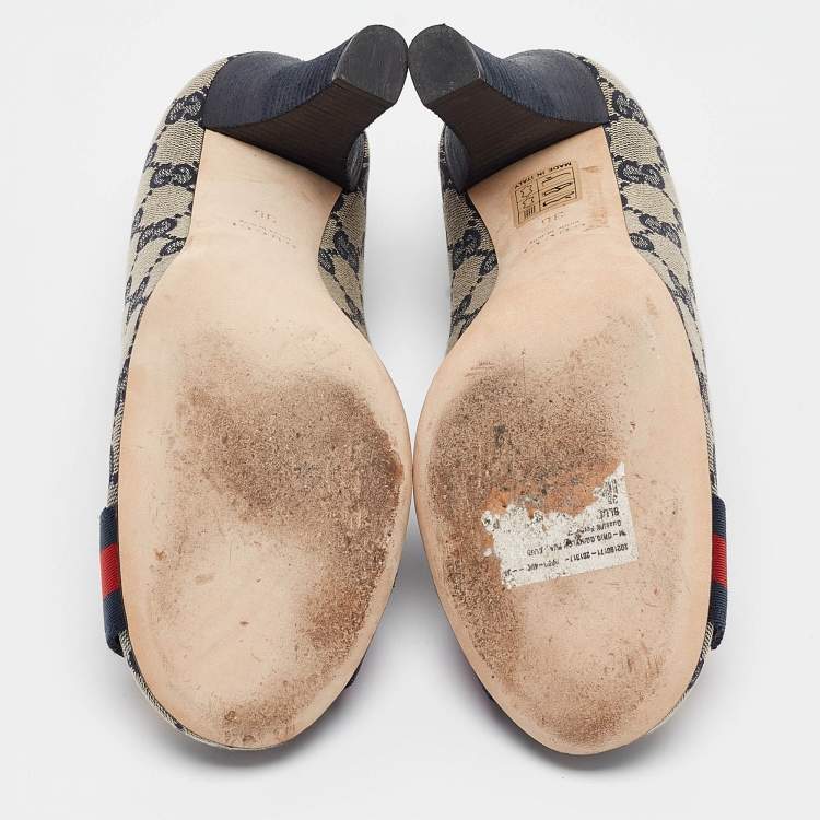 Pre Owned Gucci Grey/Blue GG Canvas Interlocking Logo Round Toe Pumps Size 36