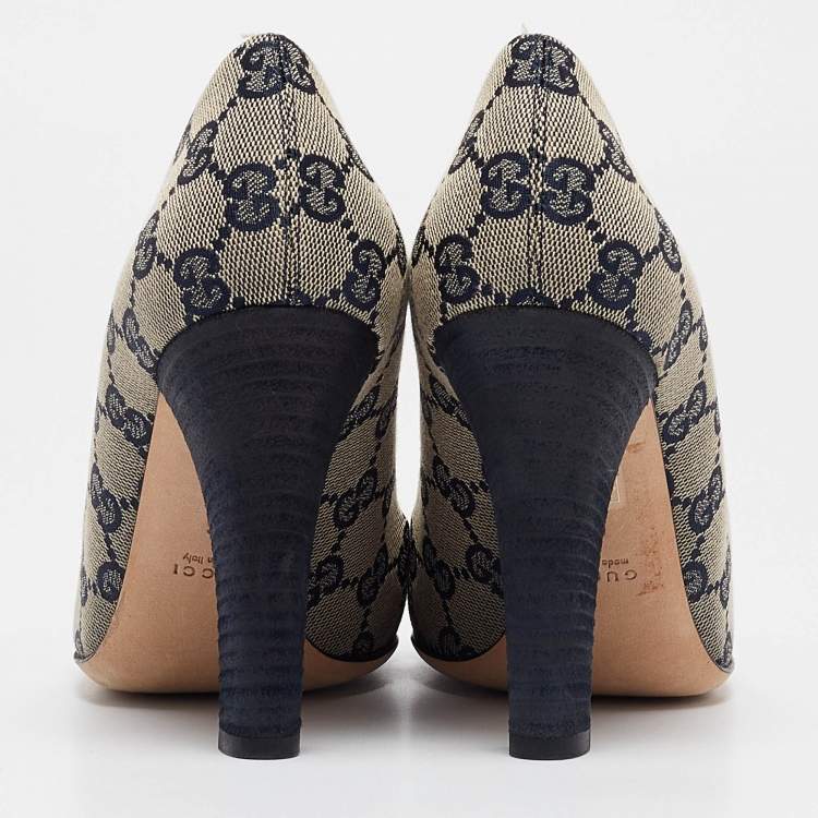 Pre Owned Gucci Grey/Blue GG Canvas Interlocking Logo Round Toe Pumps Size 36