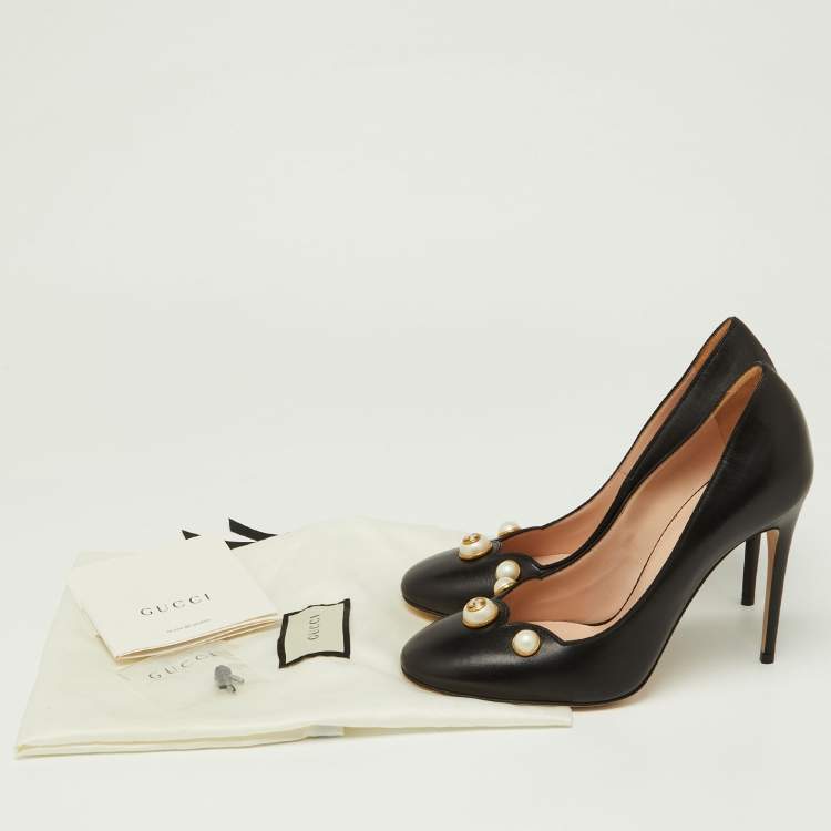 مملوكة مسبقًا Gucci Black Scalloped Leather Pearl Embellished Pumps Size 37.5
