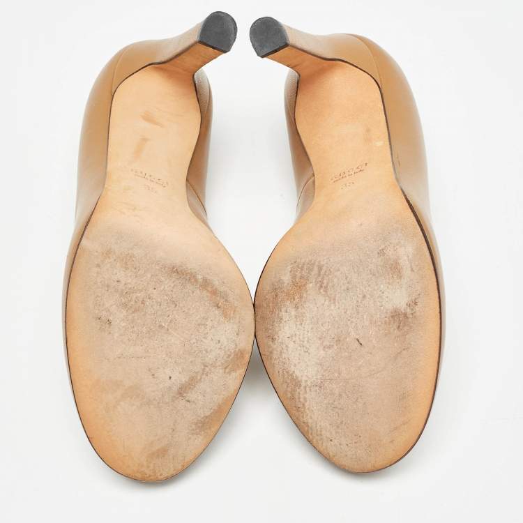 Pre Owned Gucci Brown Leather Round Toe Pumps Size 35