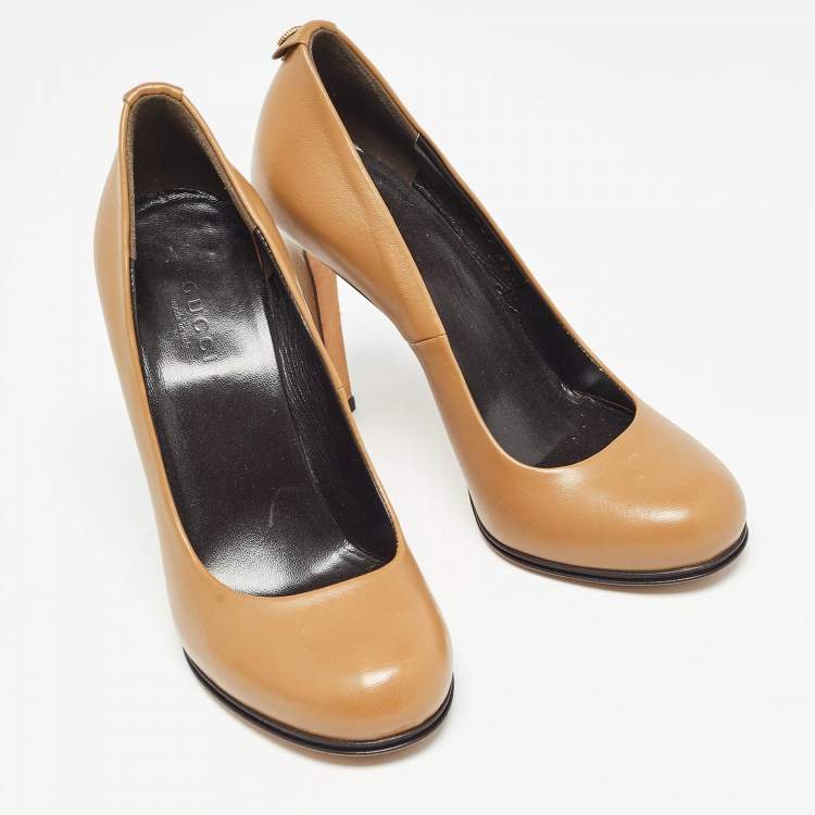 Pre Owned Gucci Brown Leather Round Toe Pumps Size 35