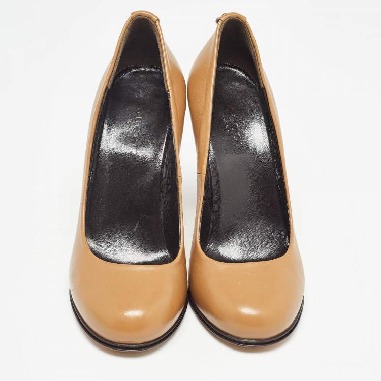 Pre Owned Gucci Brown Leather Round Toe Pumps Size 35