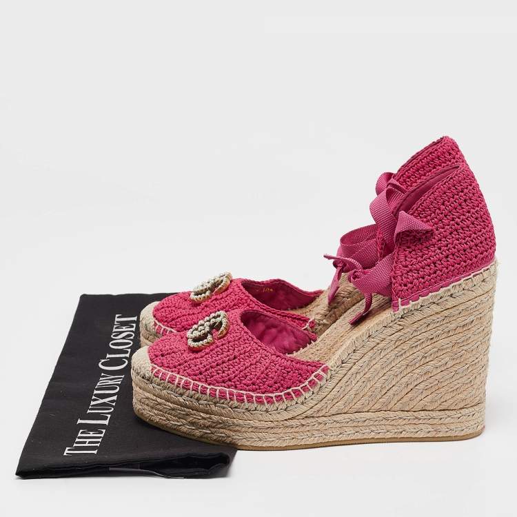 مملوكة مسبقًا Gucci Pink Knit Fabric GG Marmont Wedge Sandals Size 40