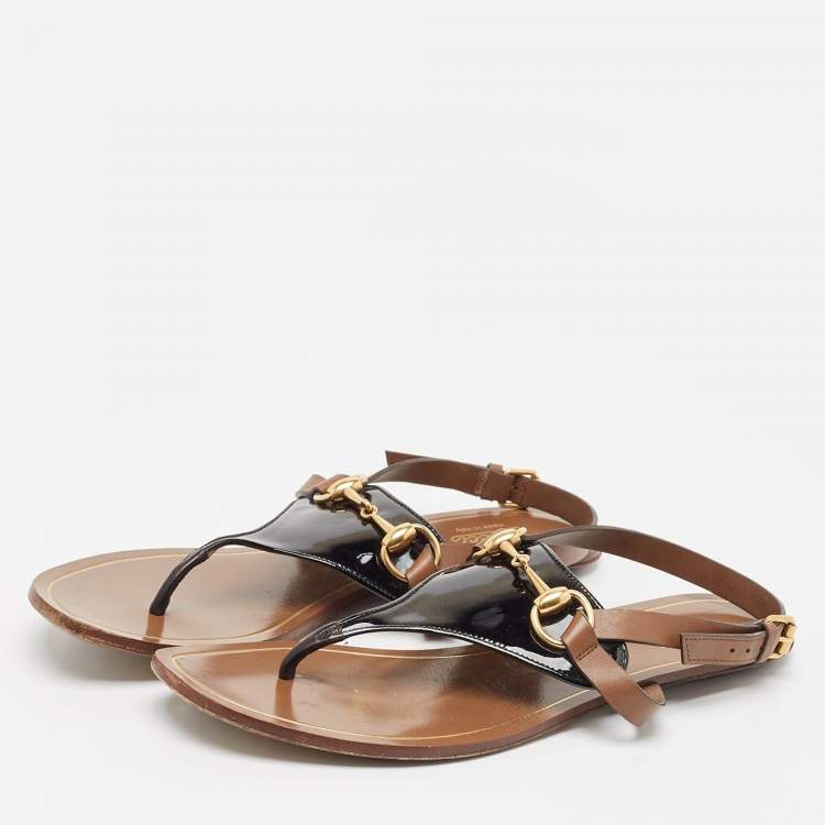 مملوكة مسبقًا Gucci Black/Brown Patent and Leather Horsebit Thong Flat Sandals Size 38.5