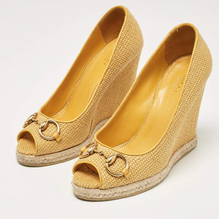 Pre Owned Gucci Yellow Raffia and Leather Charlotte Horsebit Wedge Pumps Size 38