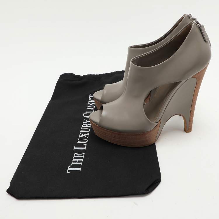 Pre Owned Gucci Grey Leather Cut Out Peep Toe Platform Booties Size 37.5