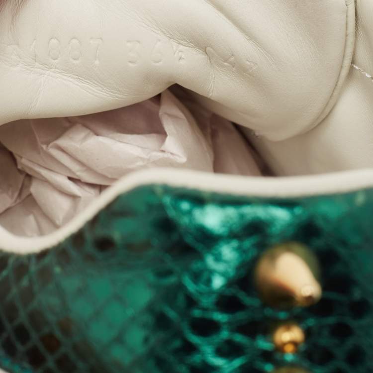 مملوكة مسبقًا Gucci White Leather Faux Pearl and Spikes Embellished Ace Low Top Sneakers Size 36.5
