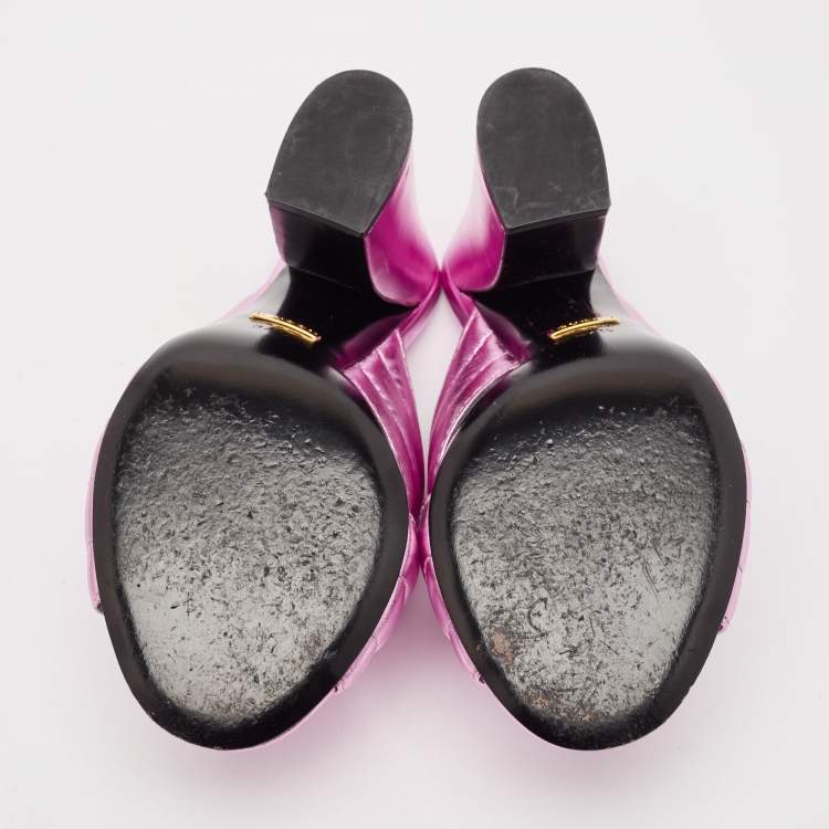 Pre Owned Gucci Pink Quilted Leather Snake Embellished Slide Sandals Size 37.5