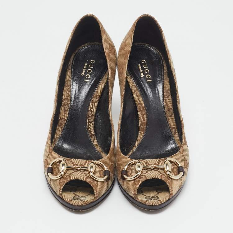 Pre Owned Gucci Beige/Brown GG Canvas Hollywood Horsebit Peep Toe Pumps Size 36.5
