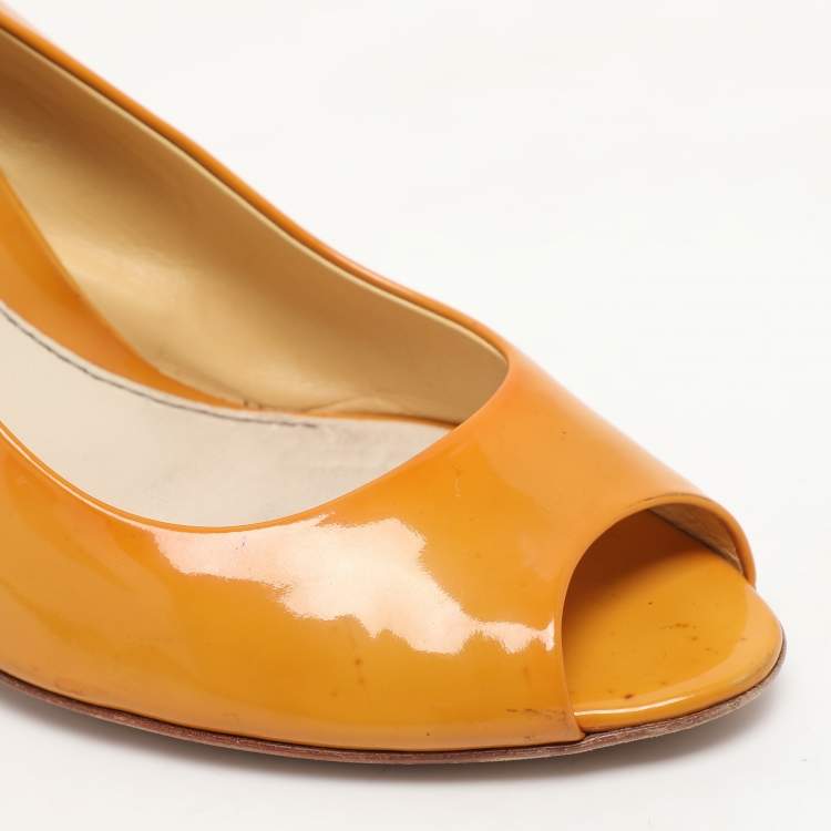 Pre Owned Gucci Yellow Patent Leather Peep Toe Slingback Pumps Size 37