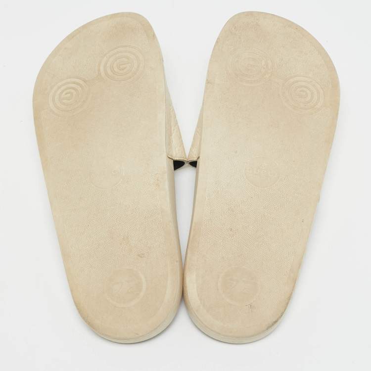Pre Owned Gucci Cream Microguccissima Rubber Pool Flats Size 39