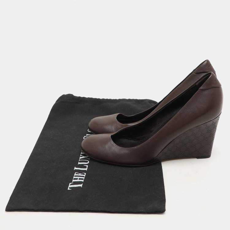 Pre Owned Gucci Brown Leather Wedge Round Toe Pumps Size 38.5