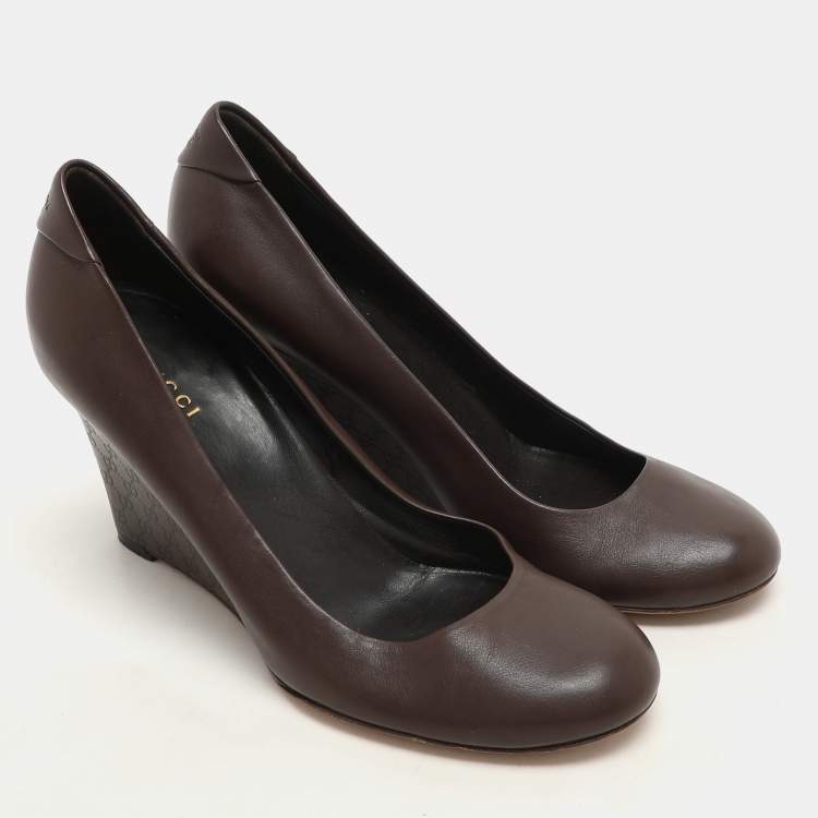 Pre Owned Gucci Brown Leather Wedge Round Toe Pumps Size 38.5