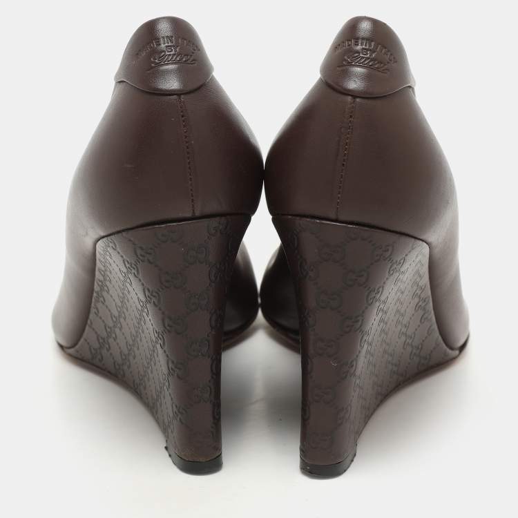 Pre Owned Gucci Brown Leather Wedge Round Toe Pumps Size 38.5