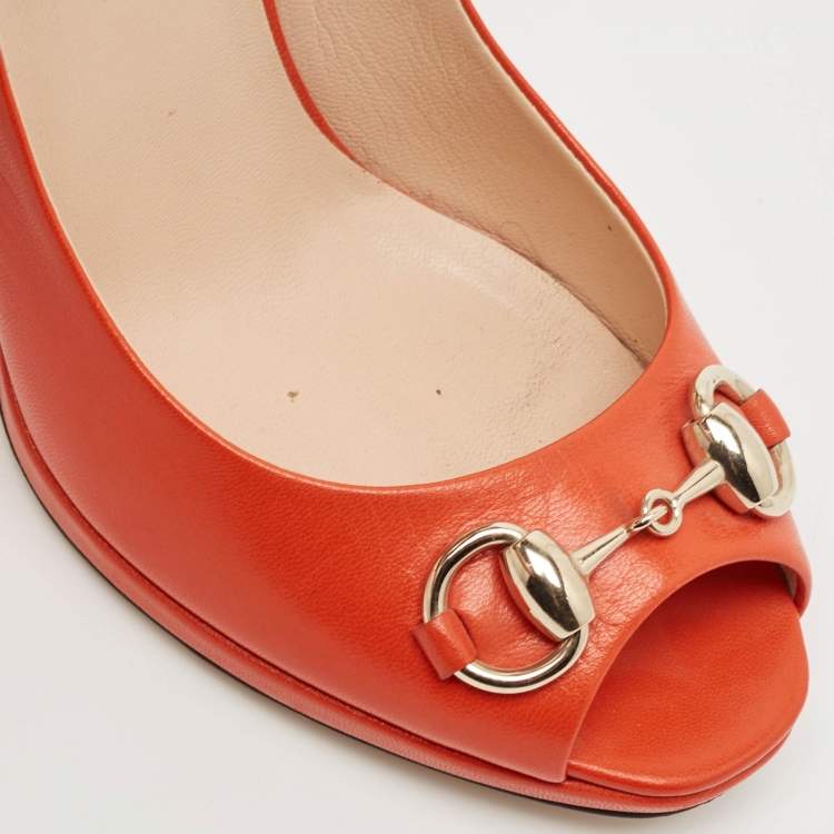 Pre Owned Gucci Orange Leather Horsebit Peep Toe Pumps Size 35