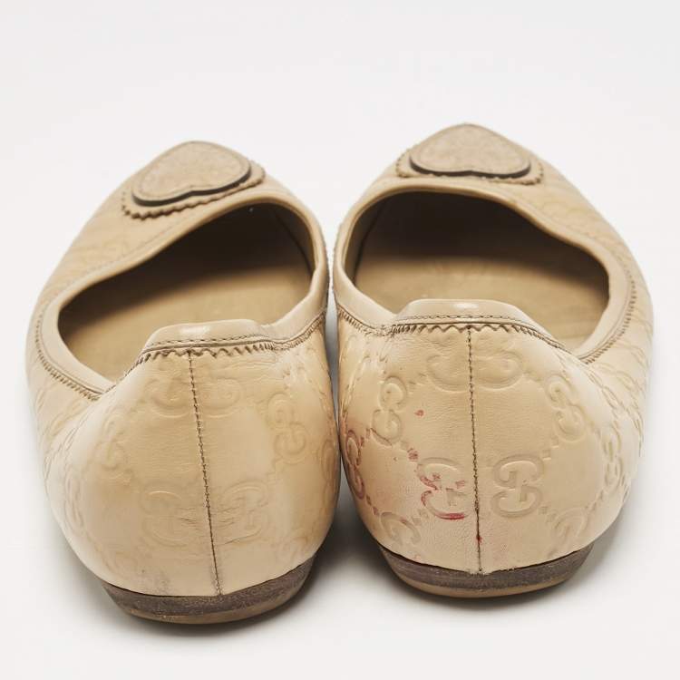 Pre Owned Gucci Beige GG Embossed Leather Crest Ballet Flats Size 40
