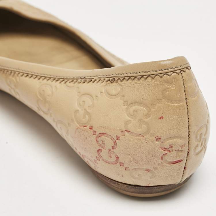 Pre Owned Gucci Beige GG Embossed Leather Crest Ballet Flats Size 40