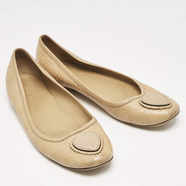 Pre Owned Gucci Beige GG Embossed Leather Crest Ballet Flats Size 40
