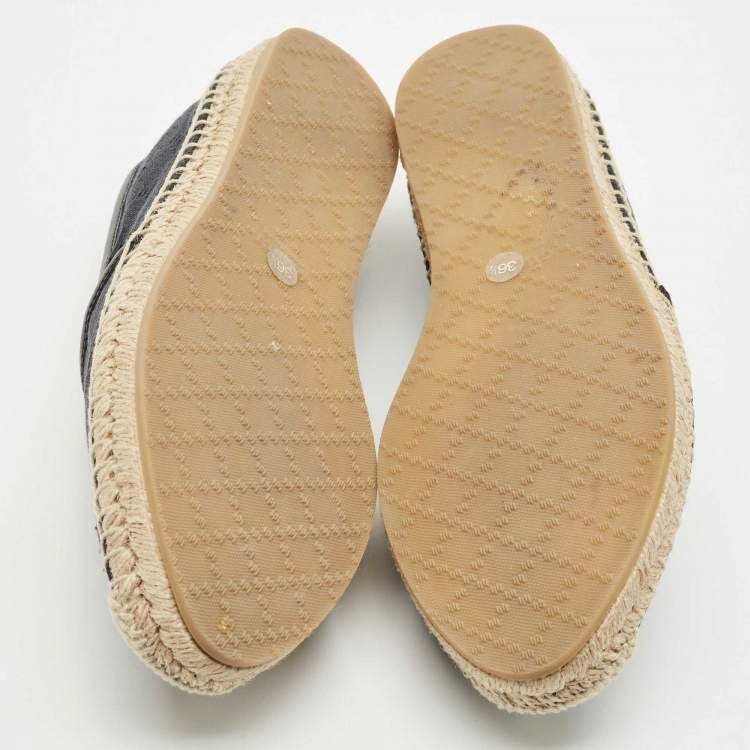 مملوكة مسبقًا Gucci Navy Blue/Black GG Canvas and Leather Espadrille Flats Size 36.5