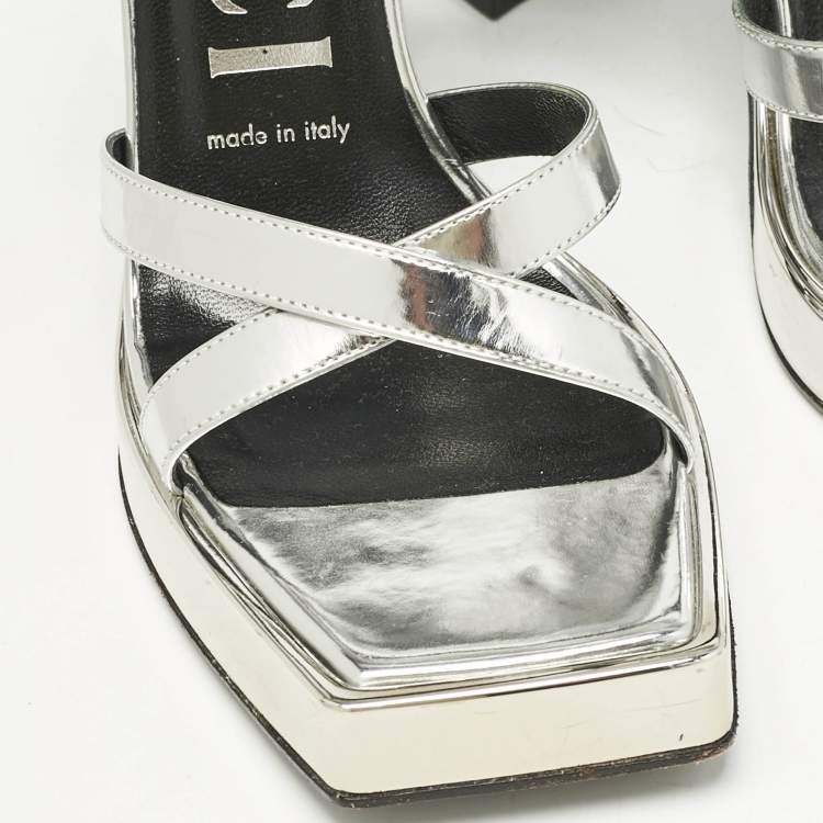 Pre Owned Gucci Silver Leather Buckle Crystal Embellished Ankle Strap Platform Sandals Size 36