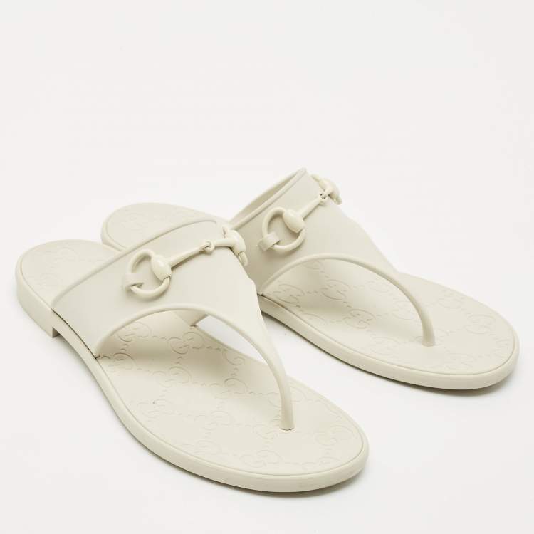 Pre Owned Gucci Grey Rubber Horsebit Thong Flats Size 39