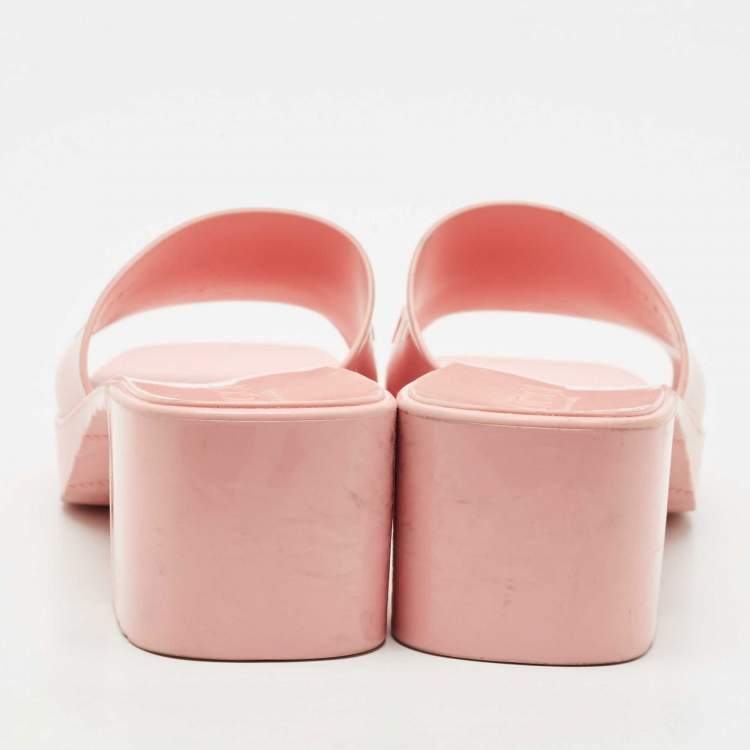 Pre Owned Gucci Pink Rubber Logo Platform Slides Size 36