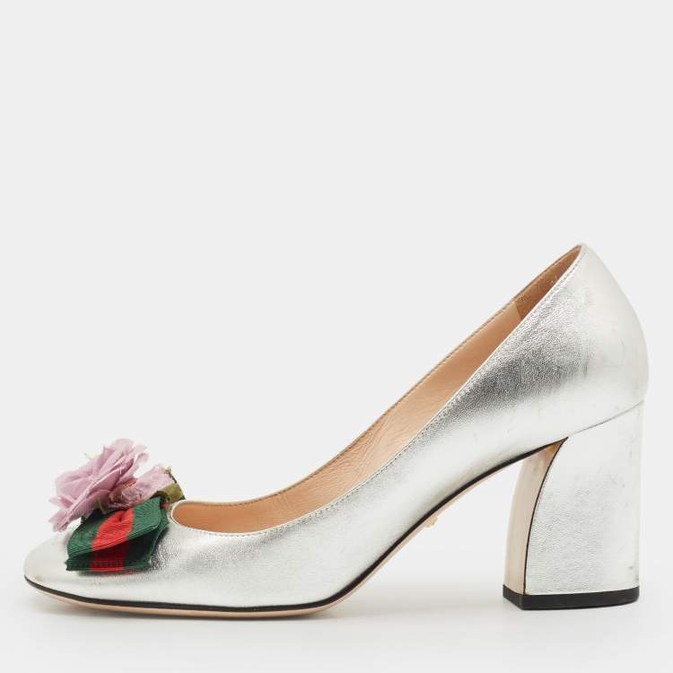 Pre Owned Gucci Metallic Silver Leather Web Bow Rose Detail Pumps Size 40