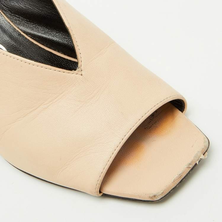 Pre Owned Gucci Beige Leather Open Toe Mules Size 36