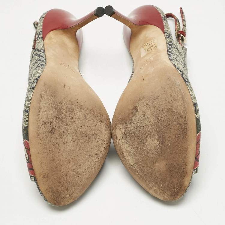 Pre Owned Gucci Beige/Navy Blue GG Supreme Canvas Heart Tattoo Peep Toe Slingback Sandals Size 39